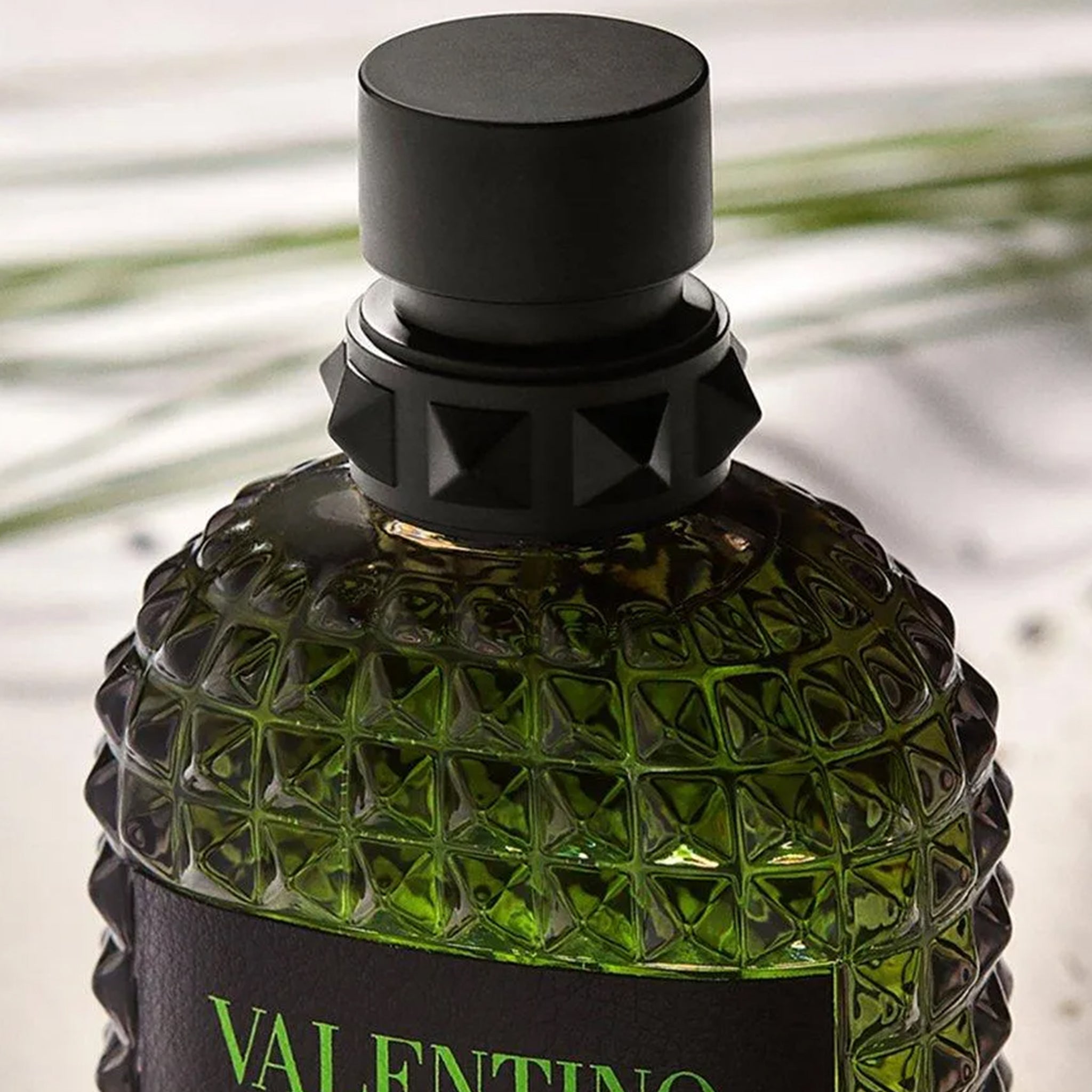 Valentino Uomo Born In Roma Green Stravaganza Eau de Toilette 100ml – A Fresh and Bold Expression of Italian Elegance - Savvy Steals